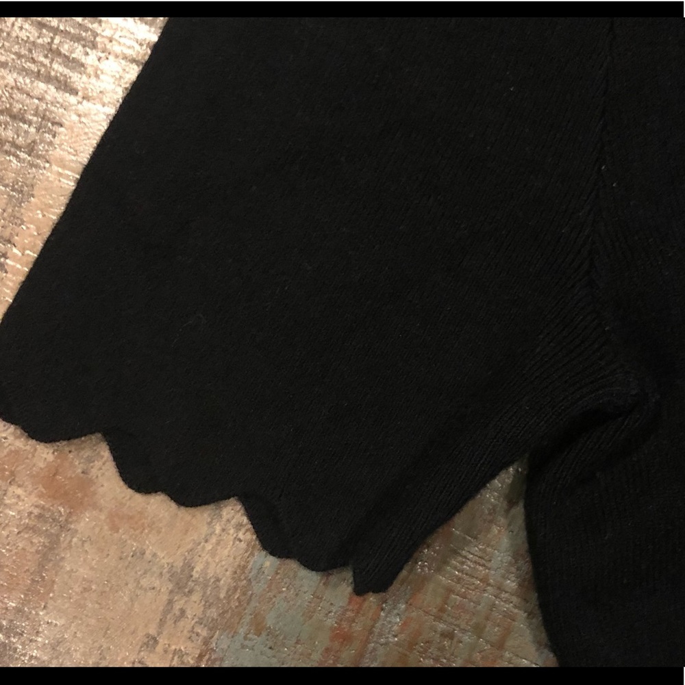 Scalloped short sleeve Sweater S EUC - Picture 8 of 10